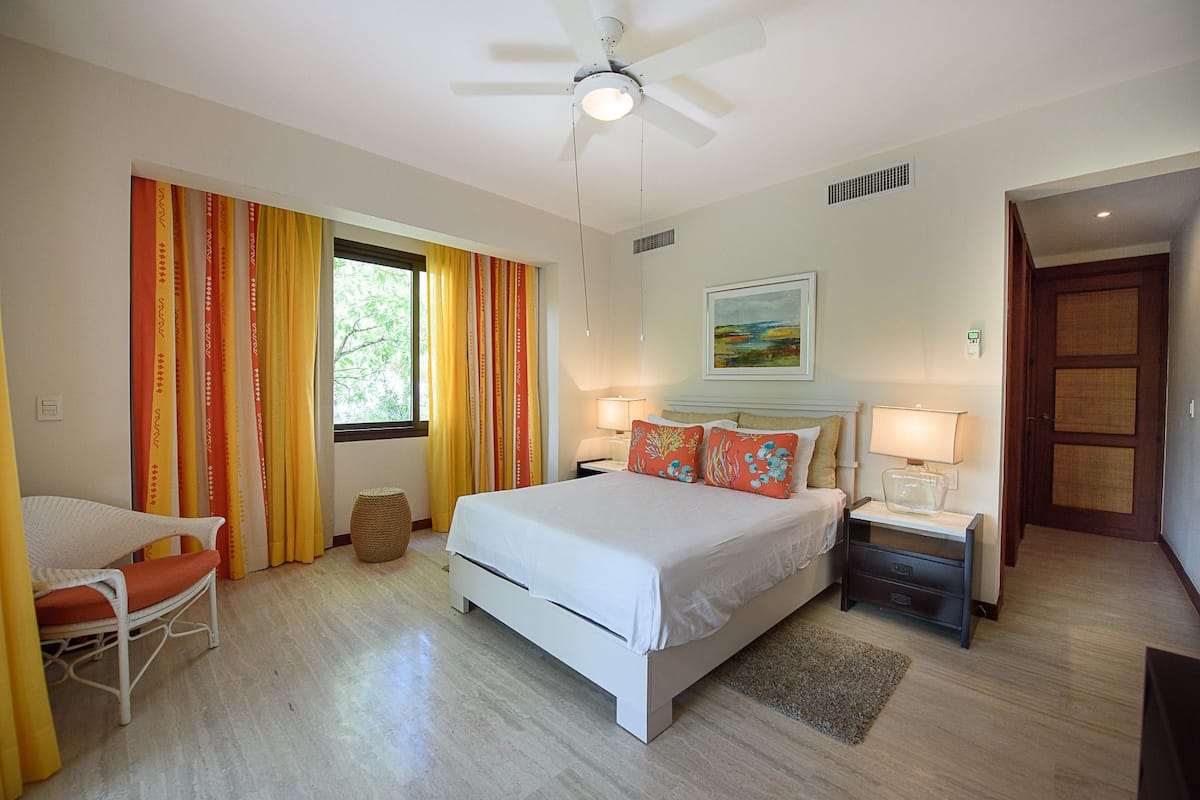 Three Bedroom Suite with Private Jacuzzi (max 6 guests) | 객실 내 금고, 다리미/다리미판, 무료 WiFi