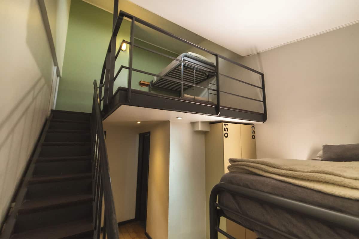 Habitación cuádruple, baño privado | Wifi gratis y ropa de cama
