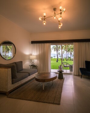 Quarto lua de mel | Frigobar, roupa de cama