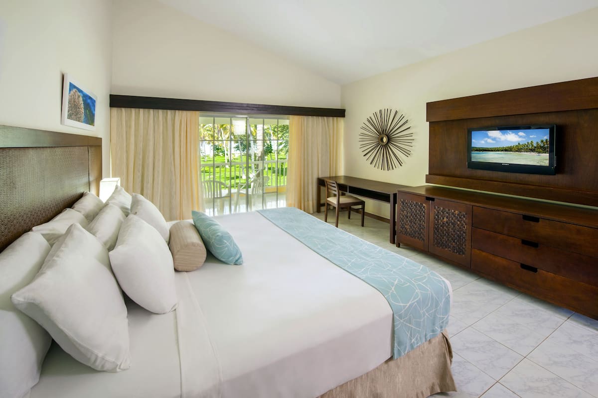 Deluxe Ocean View | Minibar y ropa de cama
