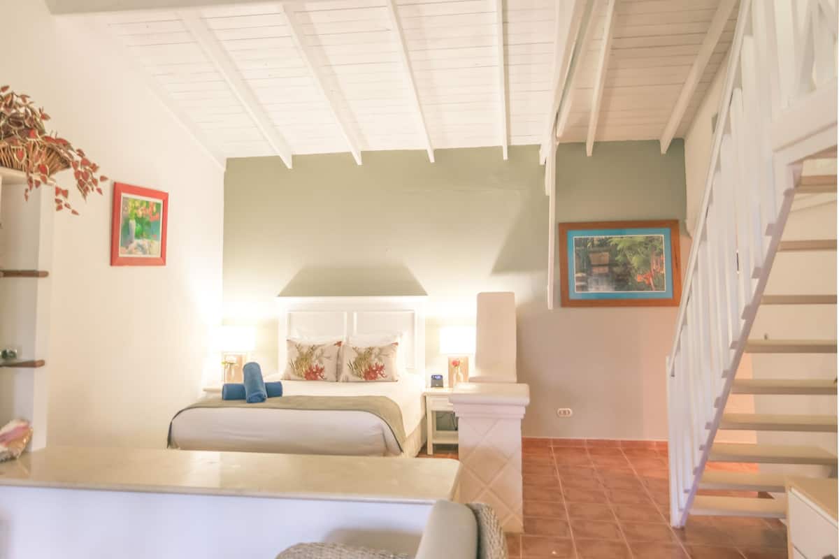 Minibar y ropa de cama