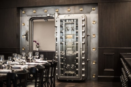 Dining. La Banque Hotel