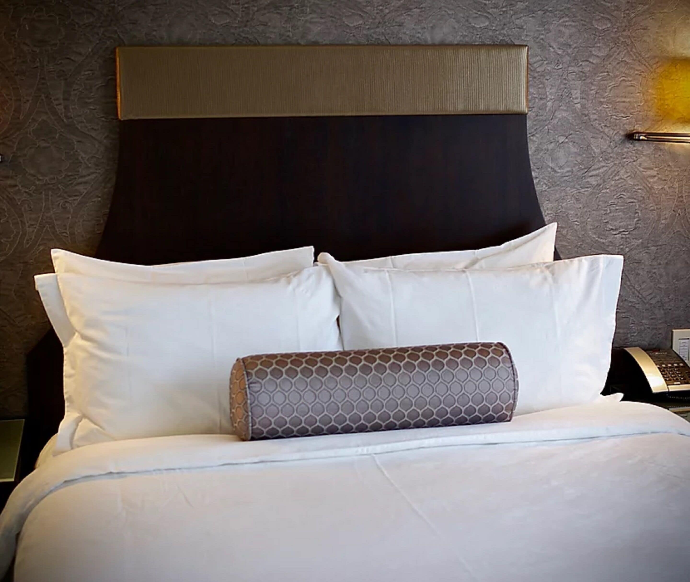 premium bedding, pillow-top beds, in-room safe, desk