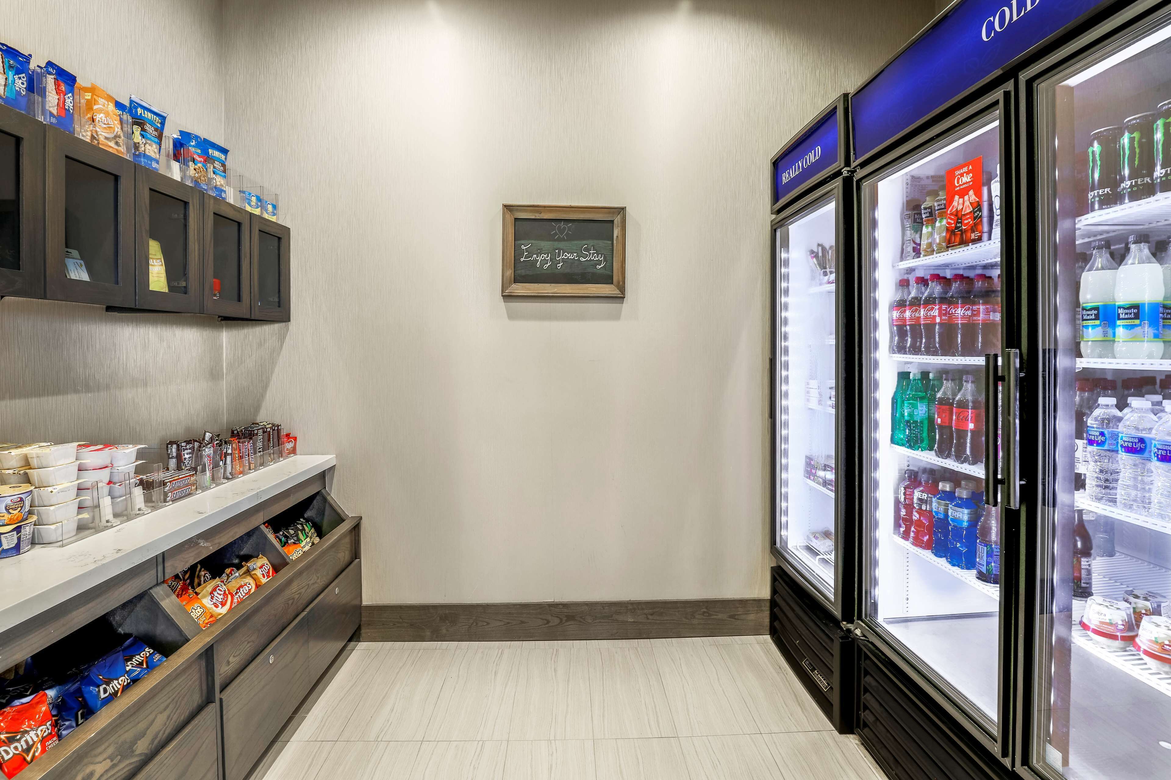 breakfast and dinner served, american cuisine