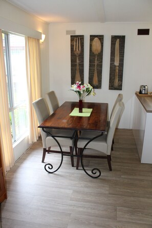 Dining - Nathan's Place (Whitfield)