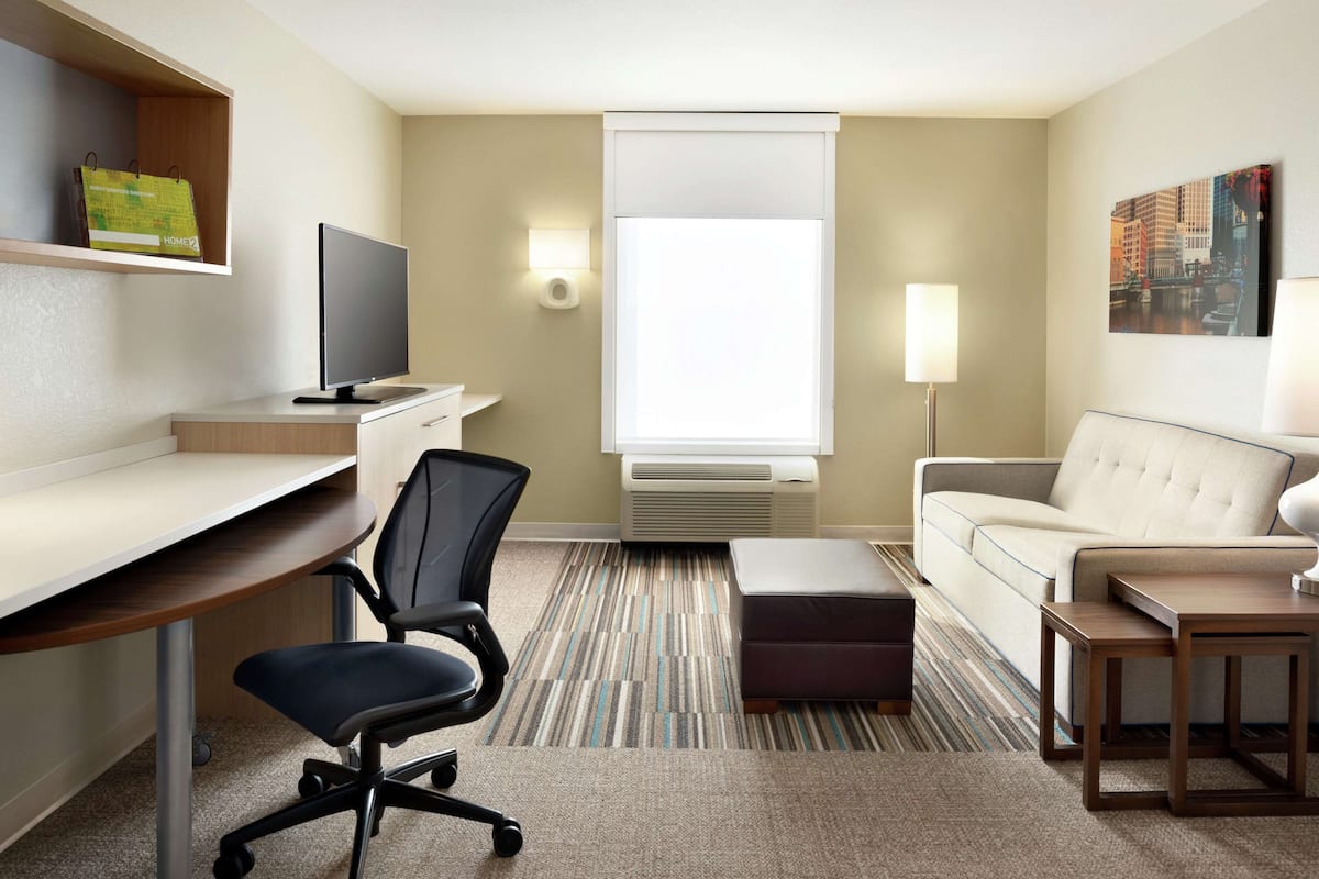 Suite, 1 Schlafzimmer, Nichtraucher | Hochwertige Bettwaren, Schreibtisch, Verdunkelungsvorhänge