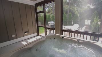 Townhome, 4 Bedrooms & 4 Bathrooms | Tina de hidromasaje privada