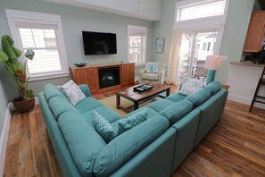 Townhome, 4 Bedrooms & 4 Bathrooms | Living room