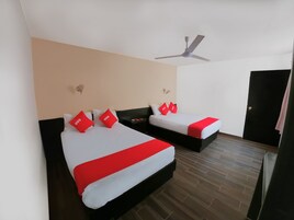 Tabla de planchar con plancha, wifi gratis y ropa de cama 
