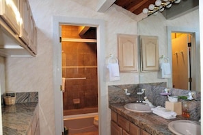 Superior Condo, 2 Bedrooms (Shuttle to Slopes #36) | Bathroom | Towels
