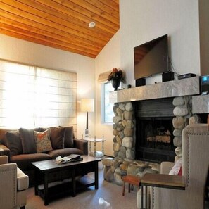 Superior Condo, 2 Bedrooms (Shuttle to Slopes #36) | Living area - Bridgepoint in River Run by Alpine Lodging (Ketchum)