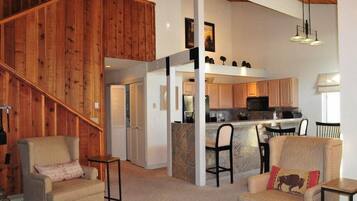 Superior Condo, 2 Bedrooms (Shuttle to Slopes #36) | Private kitchen