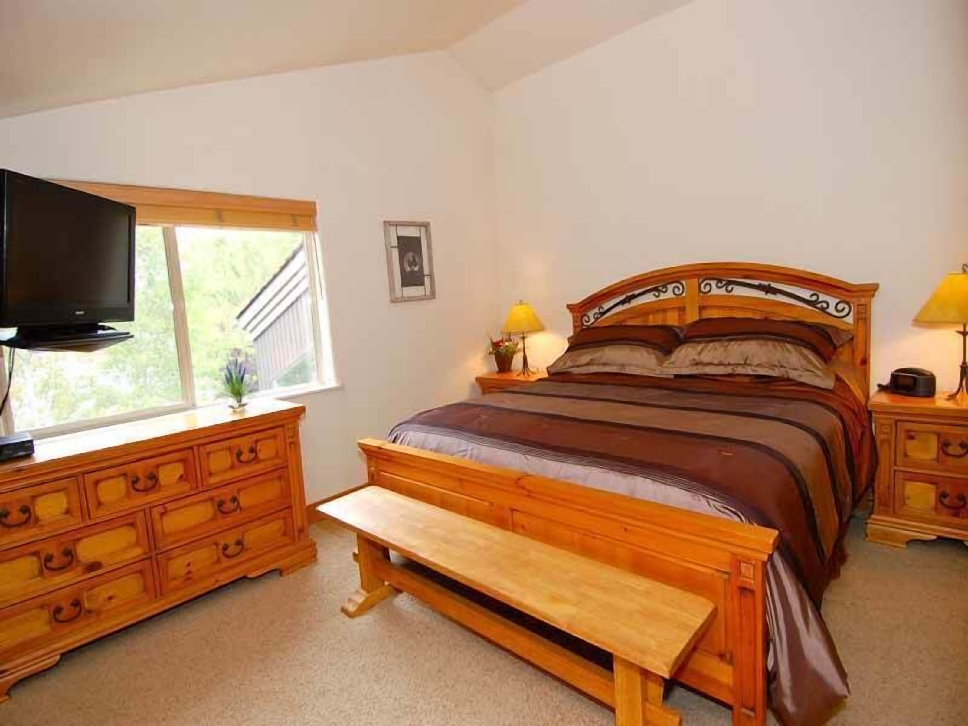 Condo, 3 Bedrooms (Shuttle to Slopes Gold)