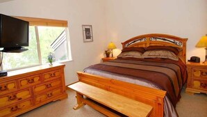 Condo, 3 Bedrooms (Shuttle to Slopes Gold) - Bridgepoint in River Run by Alpine Lodging (Ketchum)