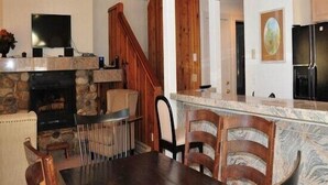 Superior Condo, 2 Bedrooms (Shuttle to Slopes #36) | In-room dining - Bridgepoint in River Run by Alpine Lodging (Ketchum)
