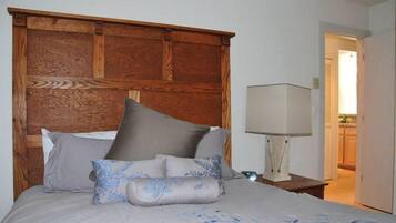 Superior Condo, 2 Bedrooms (Shuttle to Slopes #36)