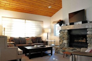 Superior Condo, 2 Bedrooms (Shuttle to Slopes #36) | Living area - Bridgepoint in River Run by Alpine Lodging (Ketchum)