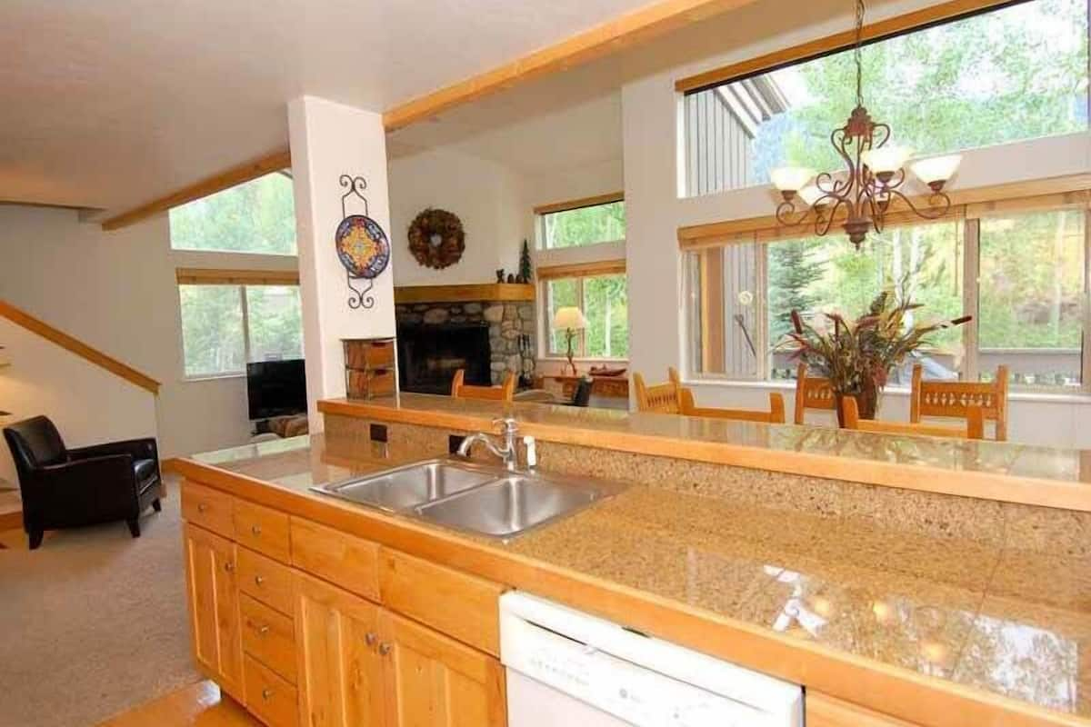 Condo, 3 Bedrooms (Shuttle to Slopes Gold) | Private kitchen