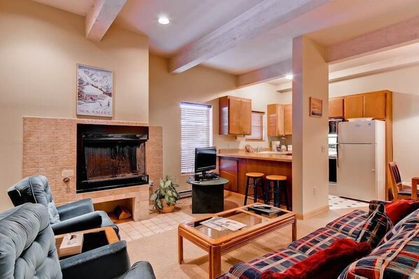 Condo, 2 Bedrooms (Shuttle to Slopes) | Living area