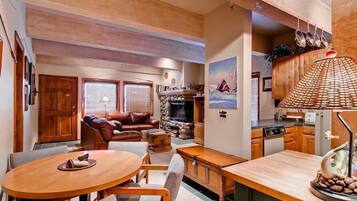 Condo, 2 Bedrooms (Shuttle to Slopes) | In-room dining