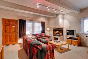 Condo, 2 Bedrooms (Shuttle to Slopes) | Living area