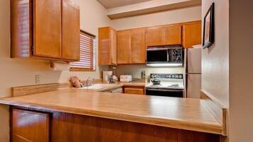 Condo, 2 Bedrooms (Shuttle to Slopes) | Private kitchen