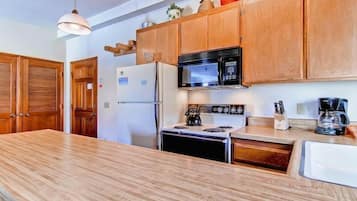 Condo, 2 Bedrooms (Shuttle to Slopes) | Private kitchen