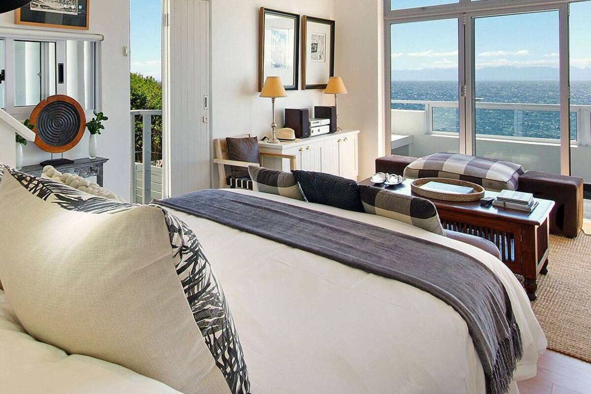 Luxury Suite, 1 Queen Bed, Sea View | In-room safe, free WiFi