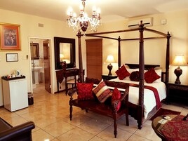 Ropa de cama de alta calidad, colchones con pillow-top y escritorio