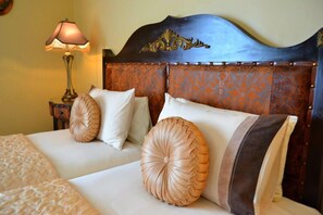 Luxury Room | Premium bedding, pillow-top beds, individually decorated - Kimberley Manor Guesthouse (Kimberley)