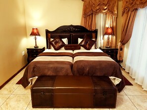 Quarto superluxo, sacada | Roupas de cama premium, camas com colchões pillow-top