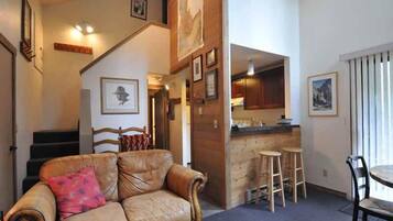 Condo, 3 Bedrooms (Walk to Slopes) | Living area