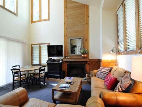 Greyhawk in Warm Springs by Alpine Lodging