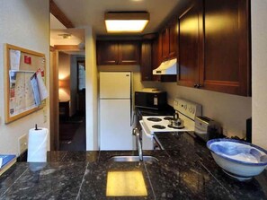 Διαμέρισμα (Condo), 3 Υπνοδωμάτια (Walk to Slopes) | Ιδιωτική κουζίνα