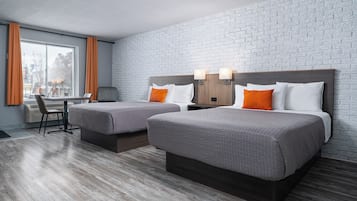 Habitación cuádruple Prestigio, 2 camas Queen size, baño privado | Escritorio, insonorización, tabla de planchar con plancha y camas extra