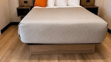 Deluxe Room | Desk, soundproofing, iron/ironing board (on request), free WiFi