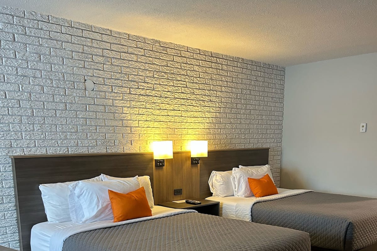 Signature Quadruple Room, 2 Queen Beds, Private Bathroom | Desk, soundproofing, iron/ironing board, rollaway beds