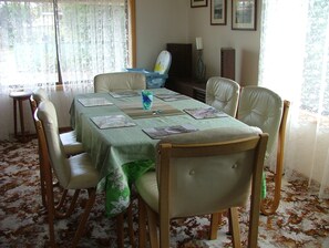 Family House, 3 Bedrooms, Kitchen, Courtyard Area | In-room dining