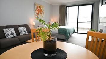Studio Apartment - 2 | Down duvets, in-room safe, blackout curtains, soundproofing