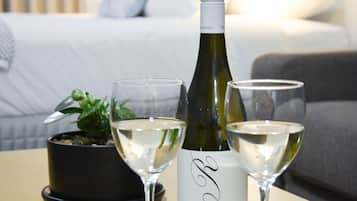 Studio Apartment | Selimut bulu angsa, brankas, tirai kedap cahaya, dan kedap suara