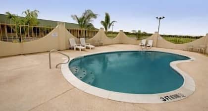 Riviera Inn & Suites