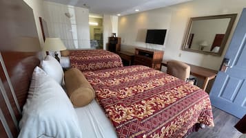 Escritorio, tabla de planchar con plancha, wifi gratis y ropa de cama