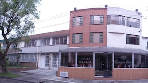 Front of property - Hotel Embajada Real (Bogotá)