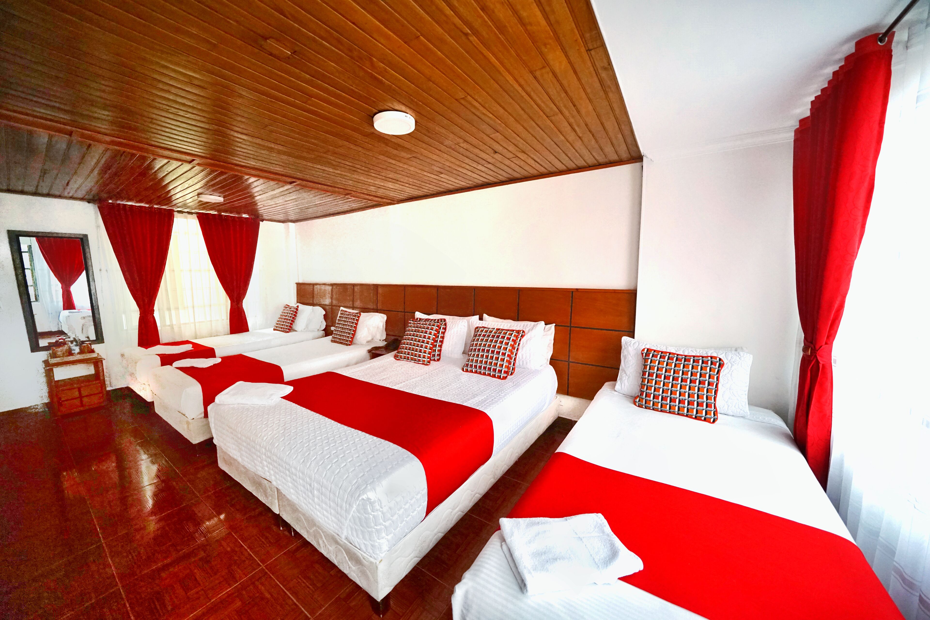 Foto - Hotel Embajada Real