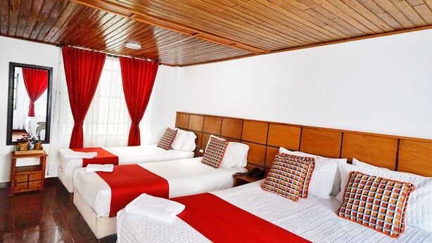 Cribs (free), rollaway beds (surcharge), WiFi (free) - Hotel Embajada Real (Bogotá)
