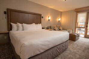 Superior King Hotel Room | Premium bedding, in-room safe, blackout drapes, iron/ironing board - Moose Hotel And Suites (Banff)