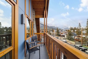 A balcony with a view of a mountain and a town. - Moose Hotel And Suites (Banff)