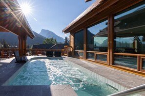 Indoor pool - Moose Hotel And Suites (Banff)