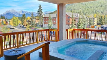 カップル用トリートメントルーム、ホットタブ、ボディ トリートメント、ボディラップ、ボディスクラブ、フェイシャル トリートメント