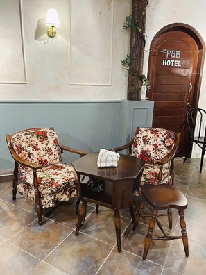 Coffee shop - The Pub Hotel (Olongapo)